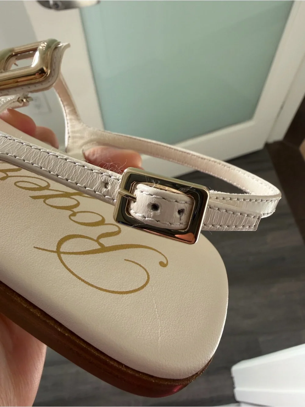 $945 Roger Vivier Viv' By The Sea leather sandals, Gold metal buckle. NEW (read)